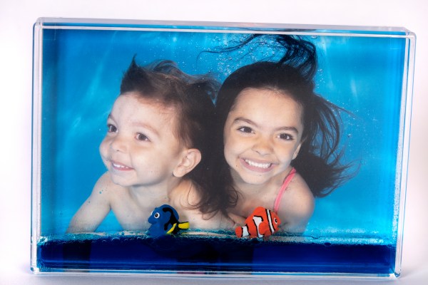 Water Effect Photo Block with Swimming Fish, 6"x4"